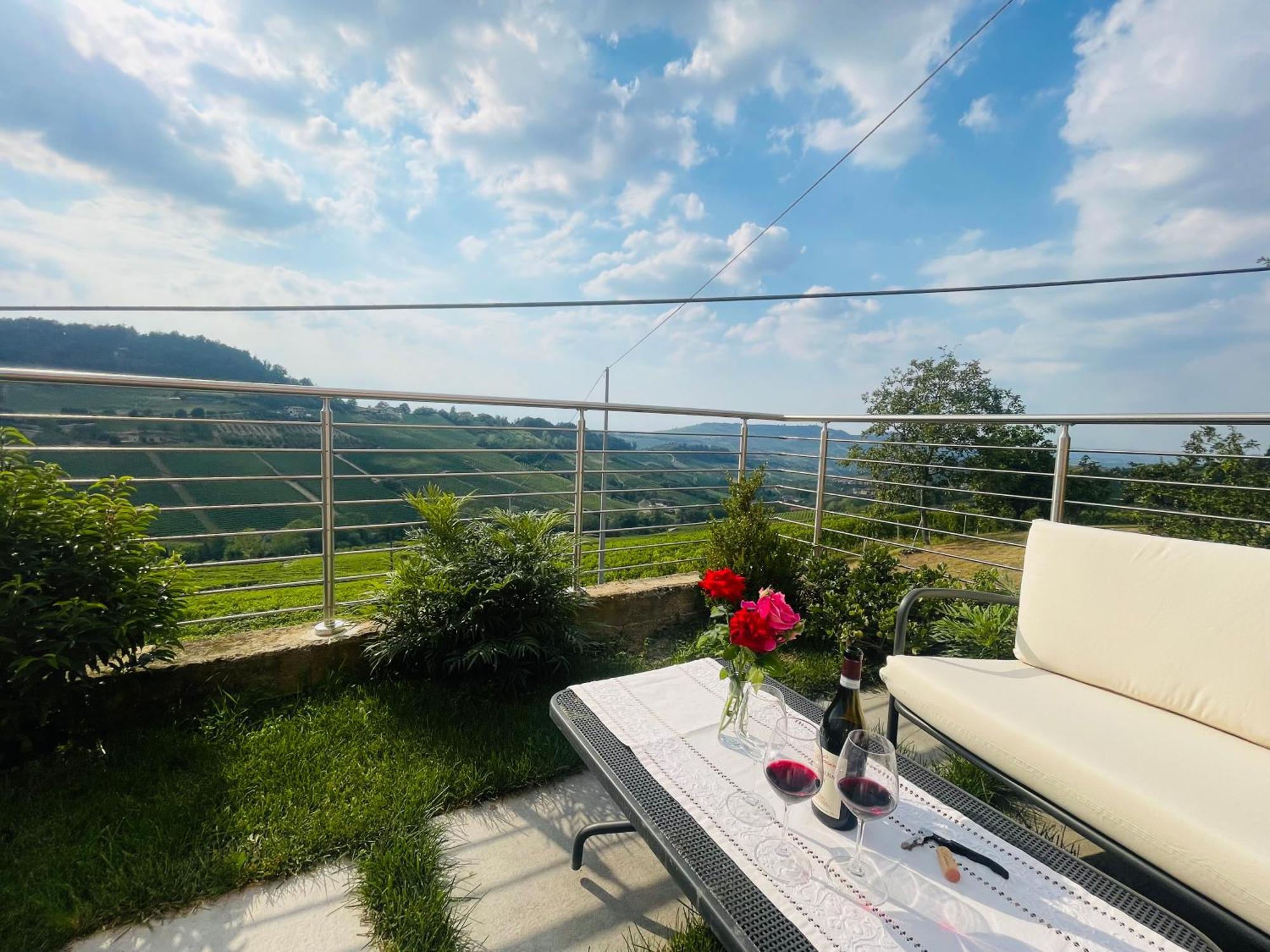 Casa Rafanelli Apartman Monforte dʼAlba Kültér fotó