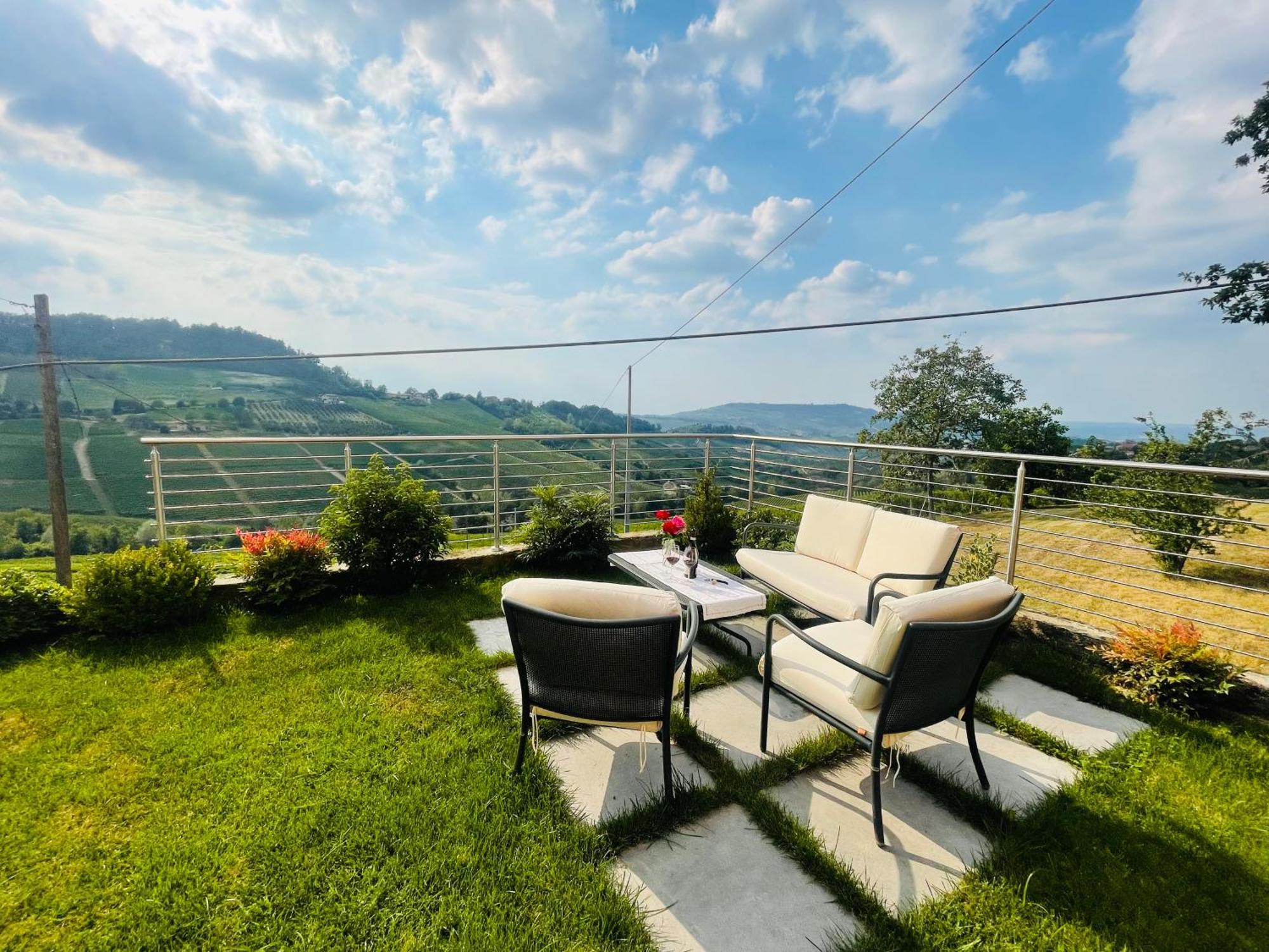 Casa Rafanelli Apartman Monforte dʼAlba Kültér fotó