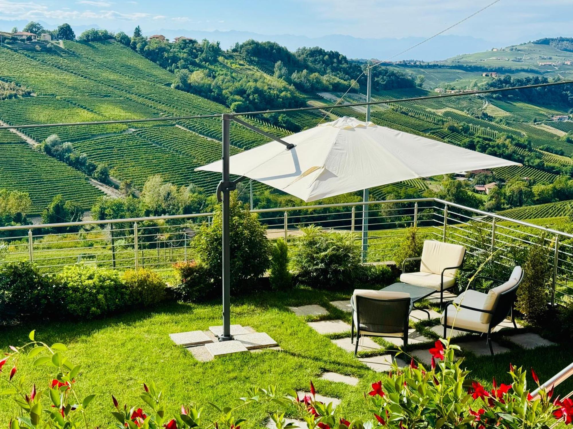 Casa Rafanelli Apartman Monforte dʼAlba Kültér fotó